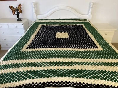 Colcha/manta acrílica de ganchillo hecha a mano verde/negro/crema 200 Cm² Foto 1 de 4