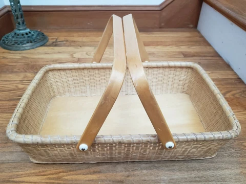 Vintage Claire Murray Larger Nantucket Gathering Basket w/Wood Swing Handles Cover