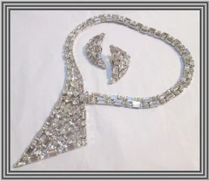 Sherman - CLEAR COLOR - GEOMETRIC CLUSTER MOTIF BIB NECKLACE & EARRING SET NR - Picture 1 of 5
