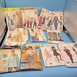 Lot of Vintage Sewing Patterns VOGUE SIMPLICITY MCCALL BUTTERICS - Picture 1 of 9