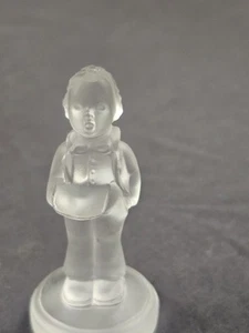 Figurina M.J. Hummel Crystal Germany ragazzo con libro - Foto 1 di 7