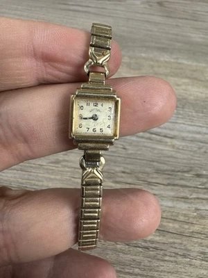 De Colección Lady Elgin Petite Oro 14k Relleno Estilo Raro Piezas/Reparación Ver Descripción Foto 1 de 4