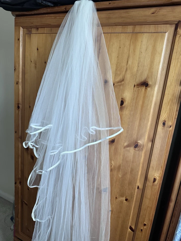 Double tier Satin edge veil - Image 1 of 1