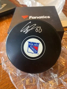Lias Andersson signiert NY Rangers Logo offizielles Hockey Puck Auto NHL Fanatics - Bild 1 von 2