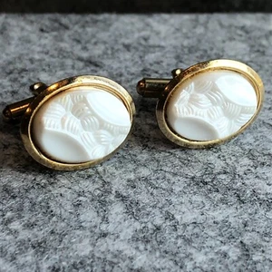 Manschettenknöpfe MCM goldfarben weiß Acryl oval Cabochon Vintage Herrenschmuck - Bild 1 von 8