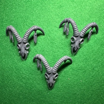 Warhammer Ogre Kingdoms Bull Command Standard Horned Skull Bits x3 Part Ogres 🟢 - Image 1 of 4