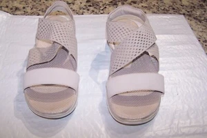 Women's Skechers Memory Foam Gel Infused Dual Lite Taupe Strap Sandals SZ 9 - Picture 1 of 7