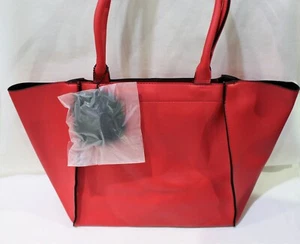 Elizabeth Arden Red Tote Bag With Fur Pom Pom - Picture 1 of 1