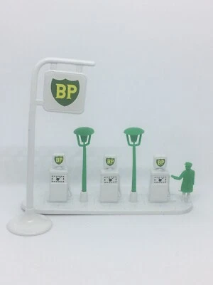 Vintage Lesney Matchbox A-1 BP Petrol Pump Set Accessory Pack Restored. - Image 1 of 3