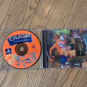 Crash Bandicoot 1996 PlayStation 1 Black Label PS1 W/ Case *No Manual* - Picture 1 of 3
