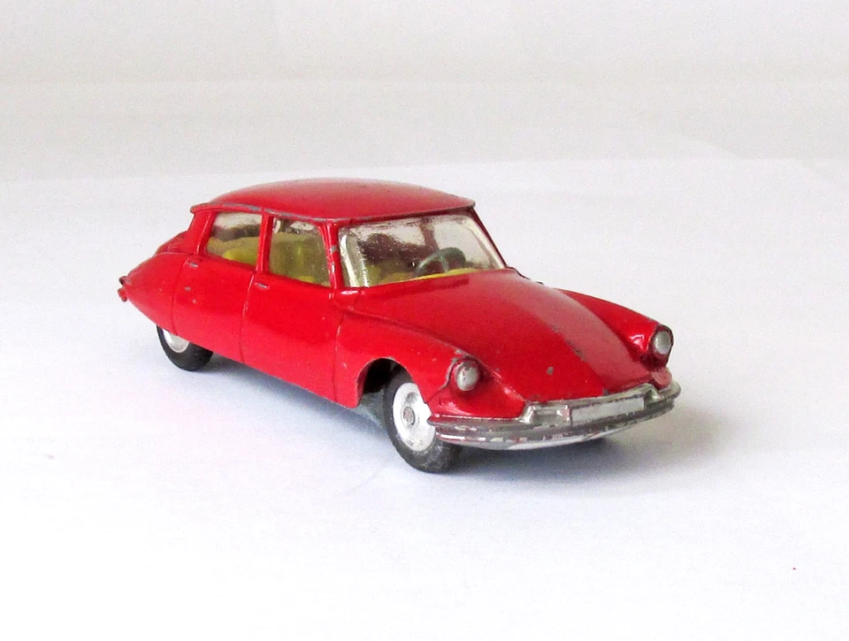 Vintage Corgi #210-S Citroen DS19 1960 - Image 1 of 4