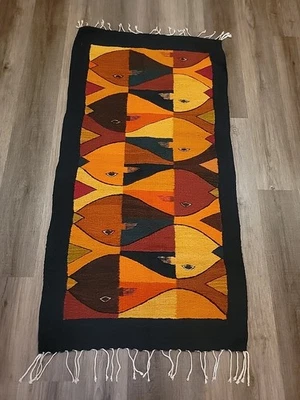 Alfombra de lana vintage tejida mexicana color geométrico patrón de peces 4,75 pies x 30" W Foto 1 de 2