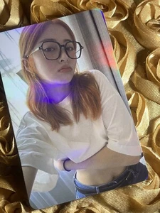 YUNJIN LE SSERAFIM Edition Celeb K-pop Pretty Girl Shiny Photo Card Glasses Hot - Picture 1 of 4