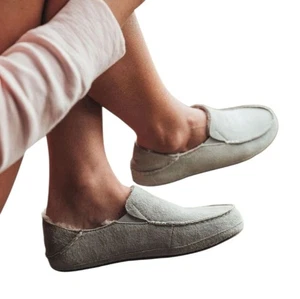 NUOVE IN SCATOLA olukai nohea pantofole shearling grigio chiaro donna taglia 11 - Foto 1 di 7