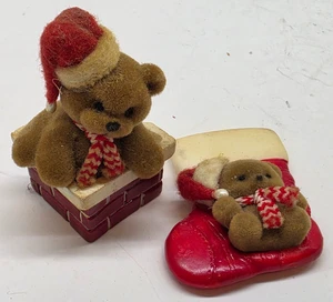 Ositos de peluche vintage imán tendencia mundial Navidad chimenea y medias 2" marrón - Imagen 1 de 13