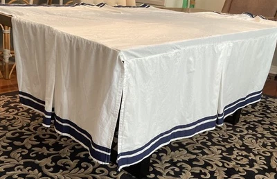 Caja Cuna Pottery Barn Kids 28x52x16 Blanca con Borde Cinta Grano Gros Azul Marino Foto 1 de 4