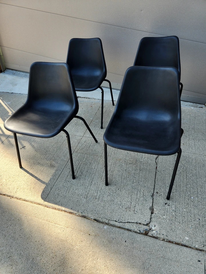 复古 Virco 椅子四件套黑色可堆叠状况良好  — 第 1/2 张图片