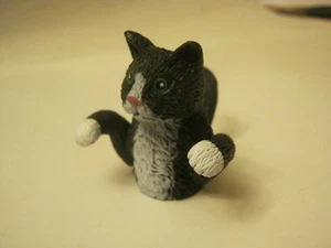 Nuevo Finger Cat ""Ozzie", Goma Negro, Con Cola, Se Adapta a Tu Dedo (026-2) - Imagen 1 de 3