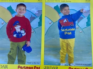 2 x Postbote Pat Pullover Strickanleitungen von Alan Dart Sirdar 4120 & 4121 + Jess - Bild 1 von 1