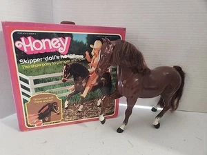 HONEY - SKIPPER BARBIE DOLL SHOW PONY HORSE 1982 MATTEL 5880 - Picture 1 of 11