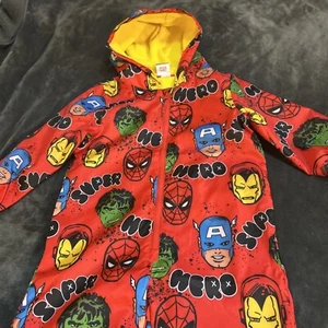 Traje de lluvia con capucha Fab Marvel Heroes de 3/4 años ¡Nuevo nunca usado con capucha forrada de lana! - Imagen 1 de 16