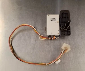 Kit de cerradura de puerta con arnés Wascomat Electrolux P/N: 43895605106, 4389560-51-06 usado - Imagen 1 de 5