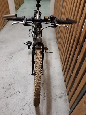 Gut erhaltenes Bike Marke Cycles Action, Zustand bis auf die Reifen sehr gut - Bild 1 von 4