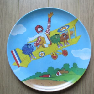 Vintage 1985 McDonalds Melamin Teller - Ronald and Fry Guys Flying in a Biplane - Bild 1 von 4
