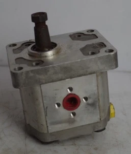 Sauer Danfoss Zahnradpumpe SNM2NL/8,0BN01BA // L1C3C3 Neu/ New - Picture 1 of 10