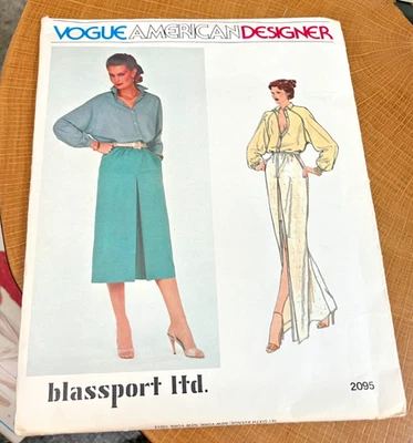 ¡ENVÍO GRATUITO! Blusa y falda Vogue American Designer 2095 talla 10 blassport ltd Foto 1 de 2