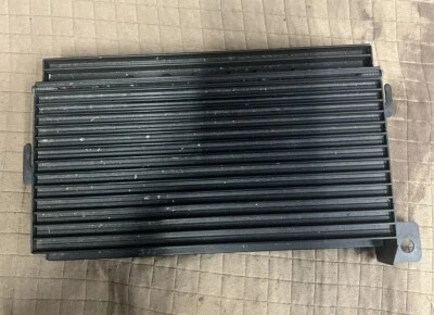 Amplificador infinito de fábrica Jeep Grand Cherokee 2001 Foto 1 de 4