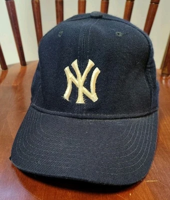 Vintage New Era New York Yankees Pro Model Hat Wool 7 3/8 90s Diamond Collection - Image 1 of 4