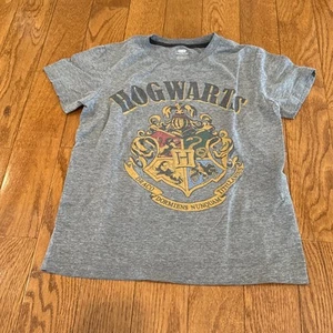 Old Navy Collectablitees T Shirt Medium (8) Harry Potter Hogwarts - Picture 1 of 3