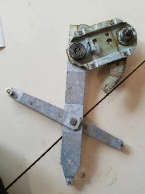 Regulador ventana trasera pasajero manual sedán Lesabre se adapta a 65 BUICK 223952 Foto 1 de 4