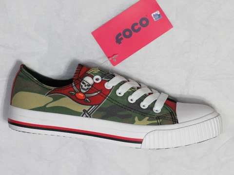 TAMPA BAY BUCCANEERS NFL WOMEN SNEAKER SZ 9 WOODLAND CAMO CANVAS CHUCK STYLE NWT Cover