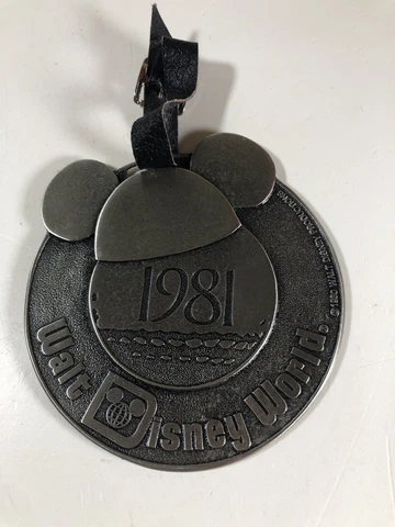 VINTAGE New 1980 DISNEY NATIONAL TEAM  PRO AM GOLF CHAMPIONSHIP METAL BAG TAG Cover