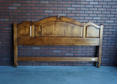 Cabecero King/Cal King ~ Cabecero de panel elevado Country French de Ethan Allen Foto 1 de 4