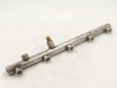 Audi R8 4S 2017 carril izquierdo de inyección de combustible 07L133315 *marcas de decoloración/quemado* Foto 1 de 4