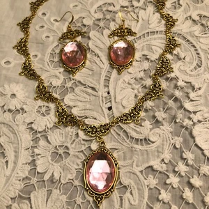CONJUNTO DE PENDIENTES LARGOS CHARLOTTE FILIGRANA VICTORIANA ST ROSA PÁLIDO ORO PL CHG - Imagen 1 de 8