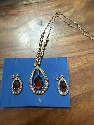 AVON Topacio Color Lágrima Pendientes Colgantes Set Regalo Estrás NUEVO 2007 Foto 1 de 3