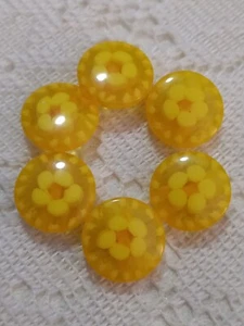 6 Lovely Decorative Yellow Plastic Shank Buttons. Approx 12 mm - Picture 1 of 3
