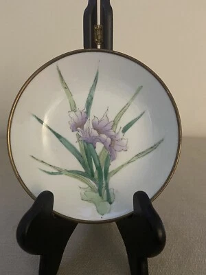 Cuenco de porcelana floral pintado a mano de latón chino de colección lirios morados Foto 1 de 4