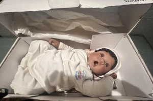 NUOVA BAMBOLA ADORA NOME ORIGINALE YOUR OWN BABY VINILE FINE CRAFTER - Foto 1 di 4