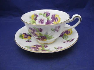 VINTAGE ROYAL CHELSEA TEA CUP & SAUCER - PANSIES - MADE IN ENGLAND - BEAUTIFUL! - Picture 1 of 10