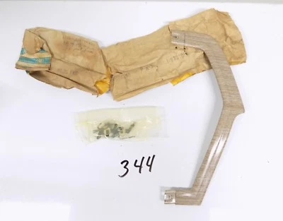 Guardabarros trasero derecho GM 8701069 NOS 1969 70 Pontiac Bonneville Executive moldura leñosa Foto 1 de 3