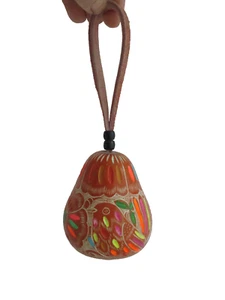 Colorido adorno de calabaza tallada floral y pájaro ~ tallado a mano pintado ~ arte popular de Perú - Imagen 1 de 7