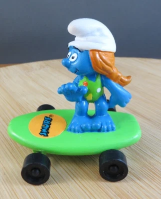 Monopatín Pitufo de colección casete individual Peyo Applause Hardee's juguete de comida para niños Foto 1 de 2