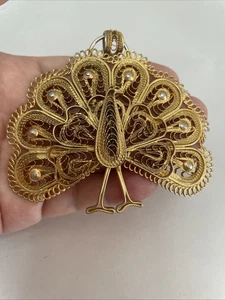 Vintage Gilded Filigree PEACOCK Pendant Jewellery Gold Toned Detail Fancy Retro - Picture 1 of 7