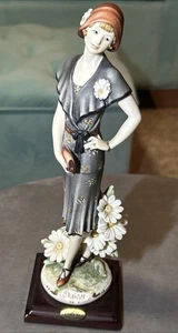 Estatuilla de porcelana Giuseppe Armani Florencia Italia “Margarita” 0352C 9" rara - Imagen 1 de 10