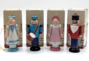 AVON Nussknacker Weihnachtsschmuck Sammlung 1984 - insgesamt 4 **unten lesen** - Bild 1 von 10
